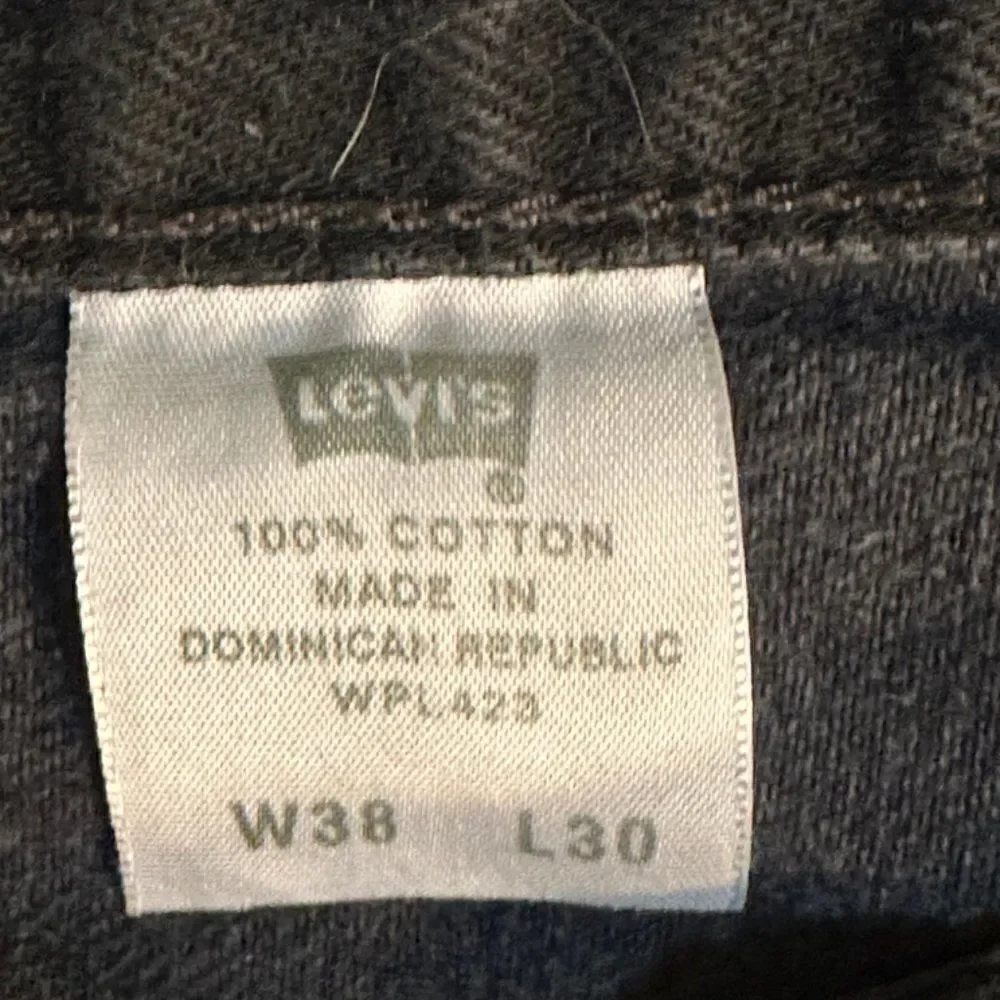 Levis black 501 Shorts for men Waist :38, Inseam 17 inches